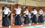 弓道男子団体を制した鹿工＝奥武山弓道場