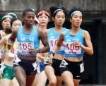 女子１５００メートルで上位を独占した神村学園勢＝えがお健康スタジアム