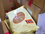 売り上げが伸びている大豆ミート。ひき肉に混ぜて使うとボリュームアップできる＝姶良市の鹿児島県学校給食会
