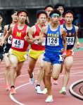 男子８００メートルを制した田中琉心（鹿城西、１２６）＝えがお健康スタジアム