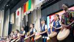 ギニアナショナルデーでジャンベを演奏する三島村４義務教育学校の子どもたち＝１０日、大阪市の大阪・関西万博会場（三島硫黄島学園提供）