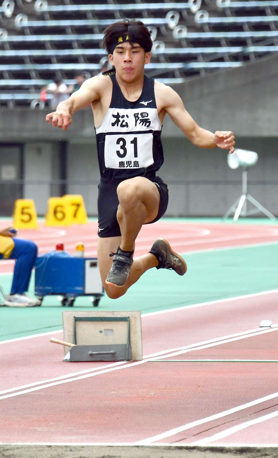 男子三段跳びで頂点に立った早瀬翔（松陽）【預Ｓ注意】＝えがお健康スタジアム【預Ｅ注意】