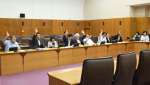 約９億円の設計関連予算議案を賛成多数で可決する鹿児島県議会文教観光委員会＝２０日午前１０時３７分、県議会
