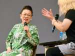 ユーモアを交え遠距離介護を語る柴田理恵さん＝鹿児島市中央公民館