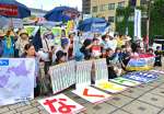 核兵器廃絶を訴える参加者＝２４日、鹿児島市のみなと大通り公園