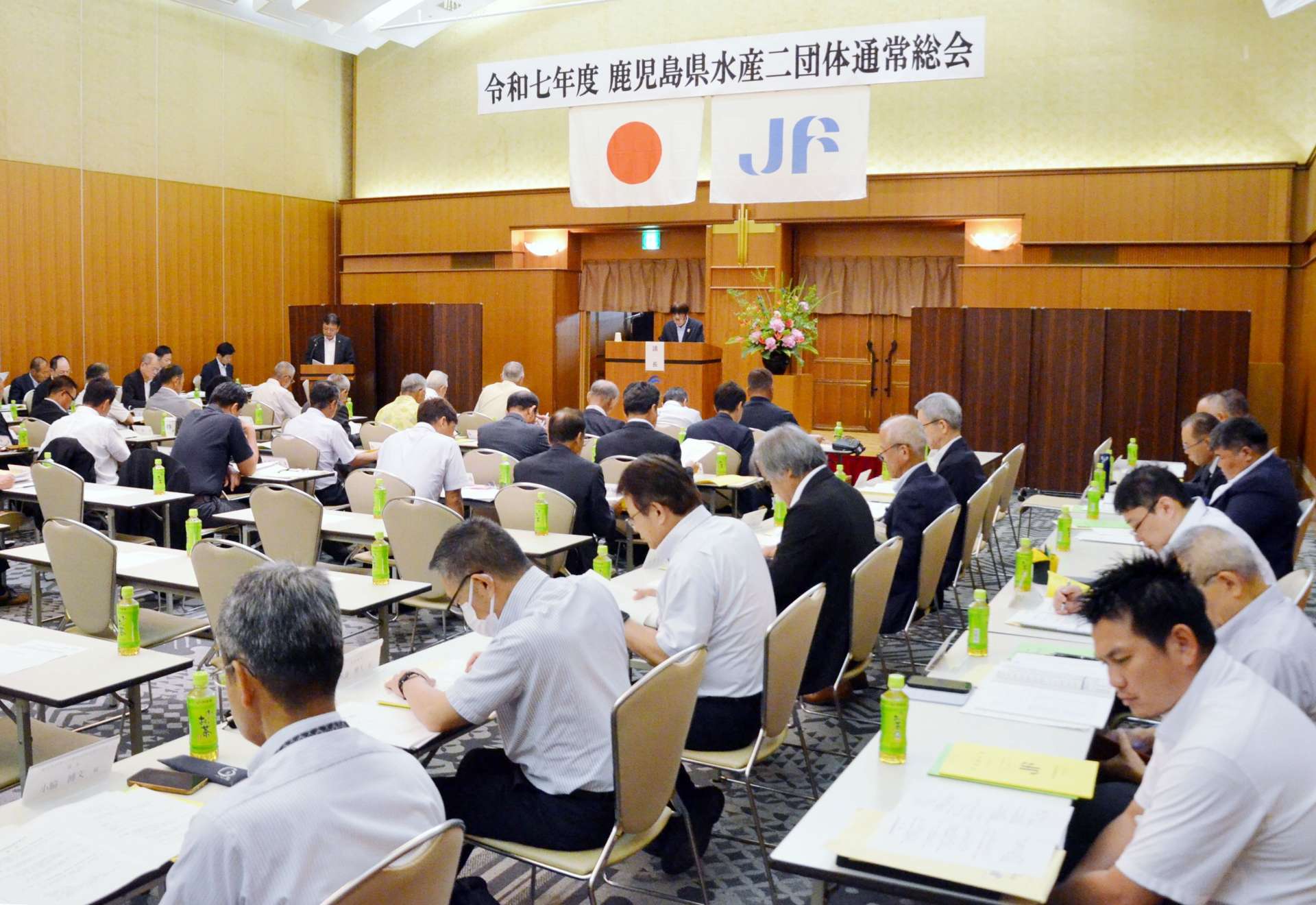 県一漁協について報告された県漁連の通常総会＝２４日、鹿児島市