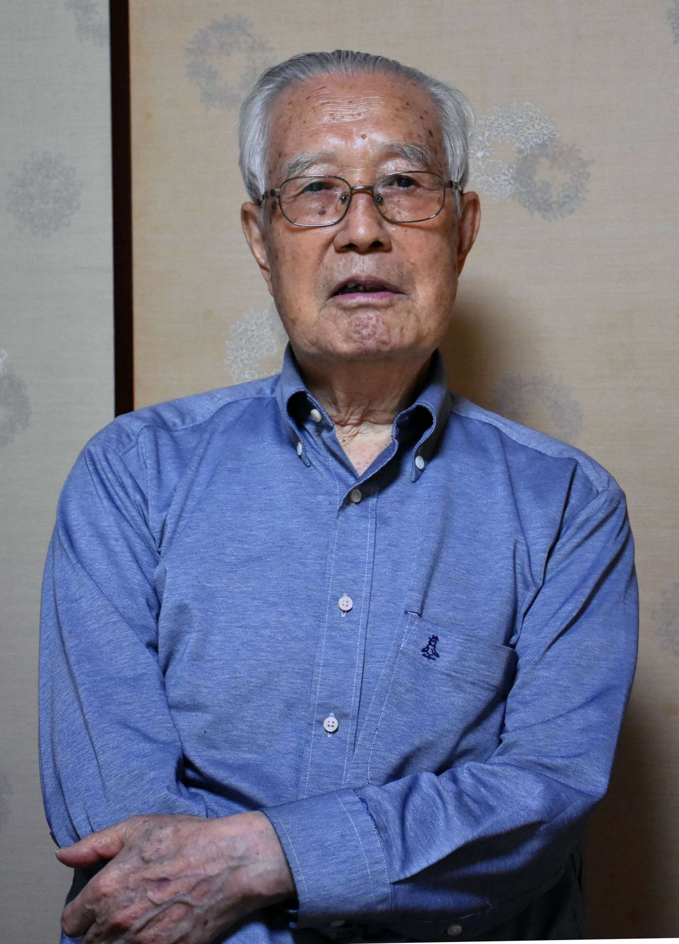 加治木空襲で亡くなった兄の思い出を語る稗田正さん＝鹿児島市荒田１丁目