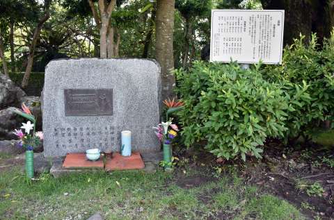 加治木高校敷地にある殉難学徒の碑。「稗田親治」の名も刻まれている＝姶良市加治木