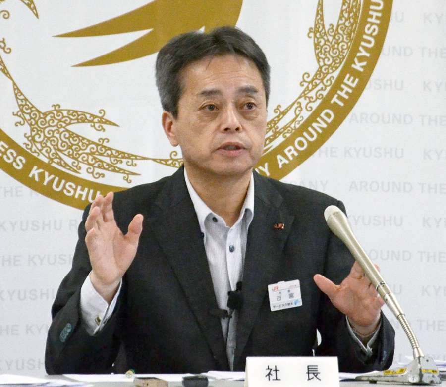 記者会見するＪＲ九州の古宮洋二社長＝２７日、福岡市