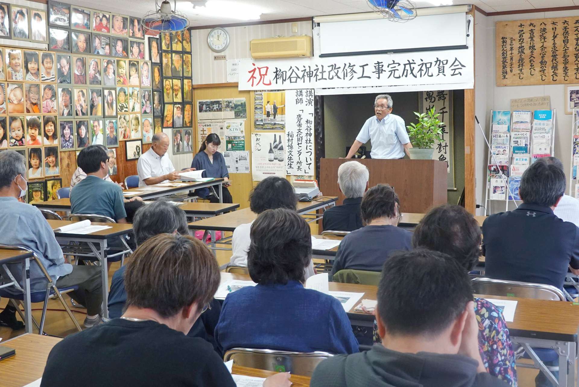 柳谷神社の改修祝賀会に集まった住民ら＝鹿屋市串良