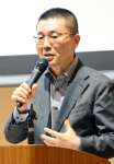 発達障害やグレーゾーン児の特性を語る信州大学医学部の本田秀夫教授＝１４日、鹿児島市のセンテラス天文館
