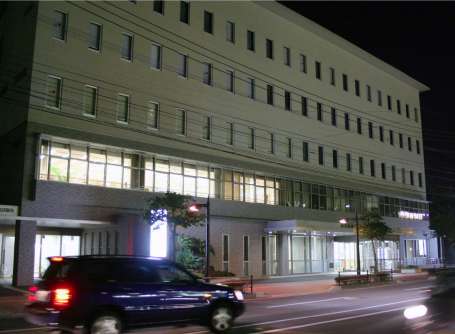 ２０２６年４月から６診療科の一部の診療日時を見直す夜間急病センター＝鹿児島市鴨池２丁目