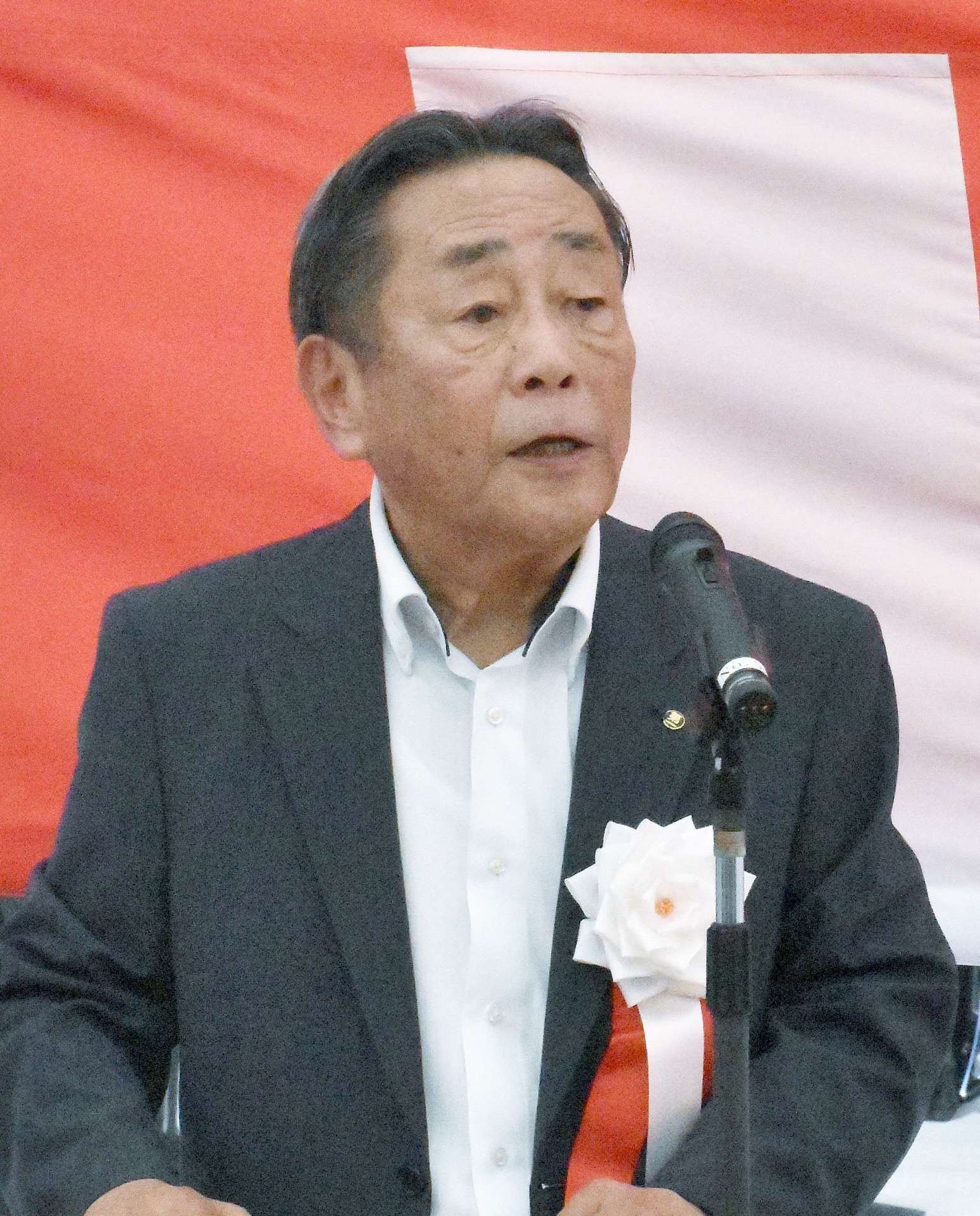 あいさつする第一交通の下之角洋社長＝３０日、霧島市国分上小川