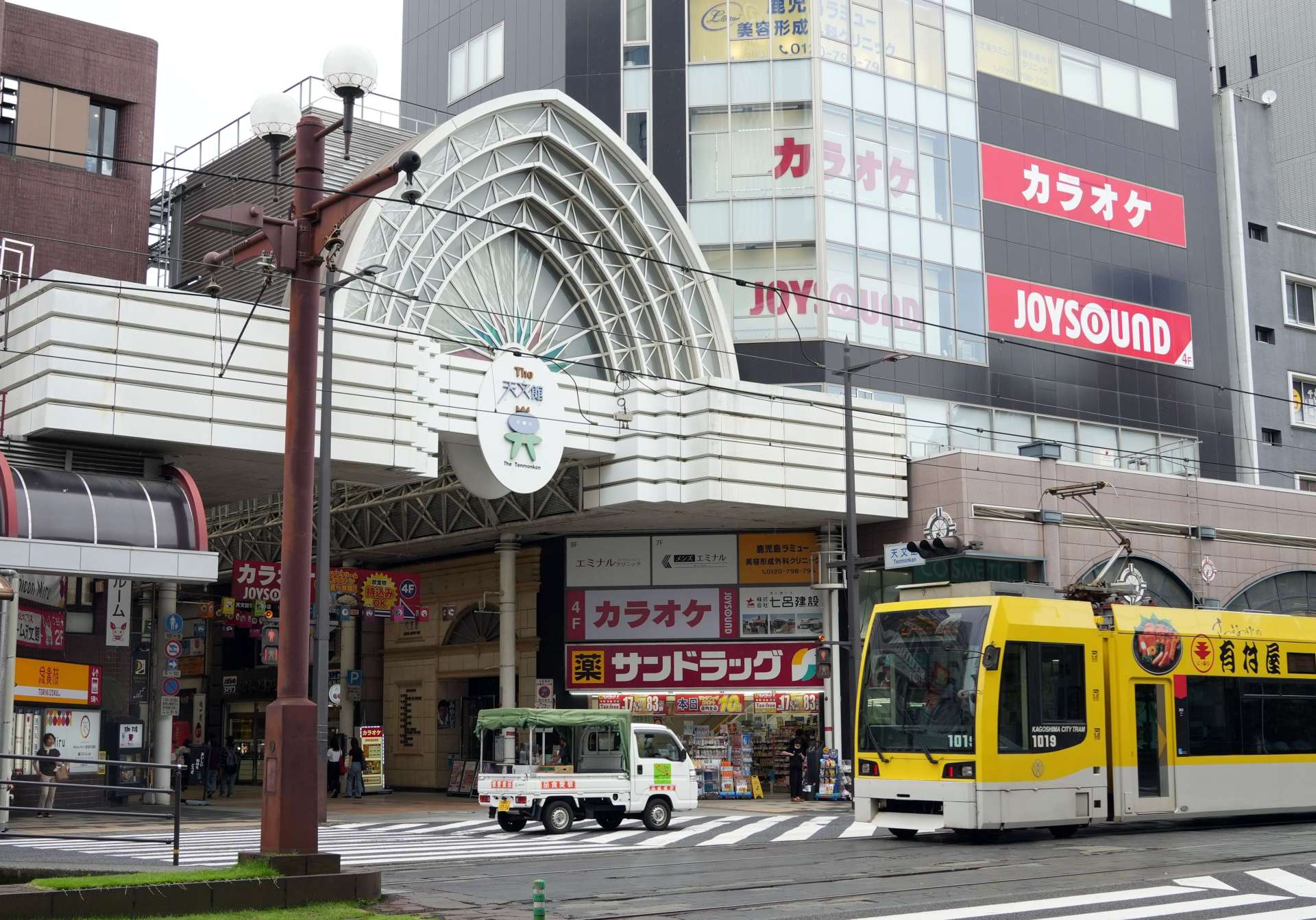 鹿児島県内で最も路線価が高い天文館電車通り＝鹿児島市東千石町