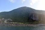 ３日に震度６弱の地震があった悪石島＝４日、十島村