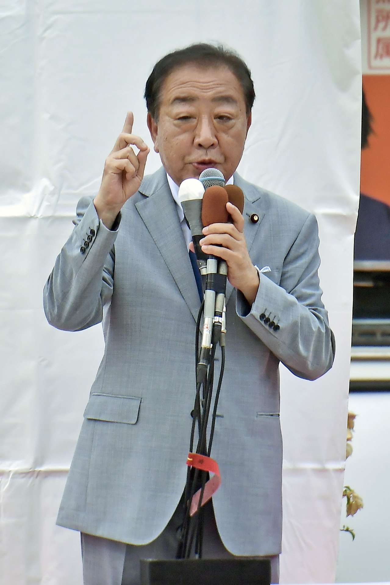 応援演説する立憲民主党の野田佳彦代表＝４日、鹿児島市中央町のＪＲ鹿児島中央駅前広場