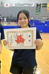個人女子エペで優勝した鹿児島の上京田澄麗（右）＝長崎県島原復興アリーナ