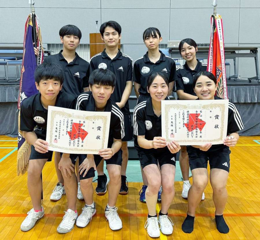 男女で団体優勝した鹿児島南の選手たち