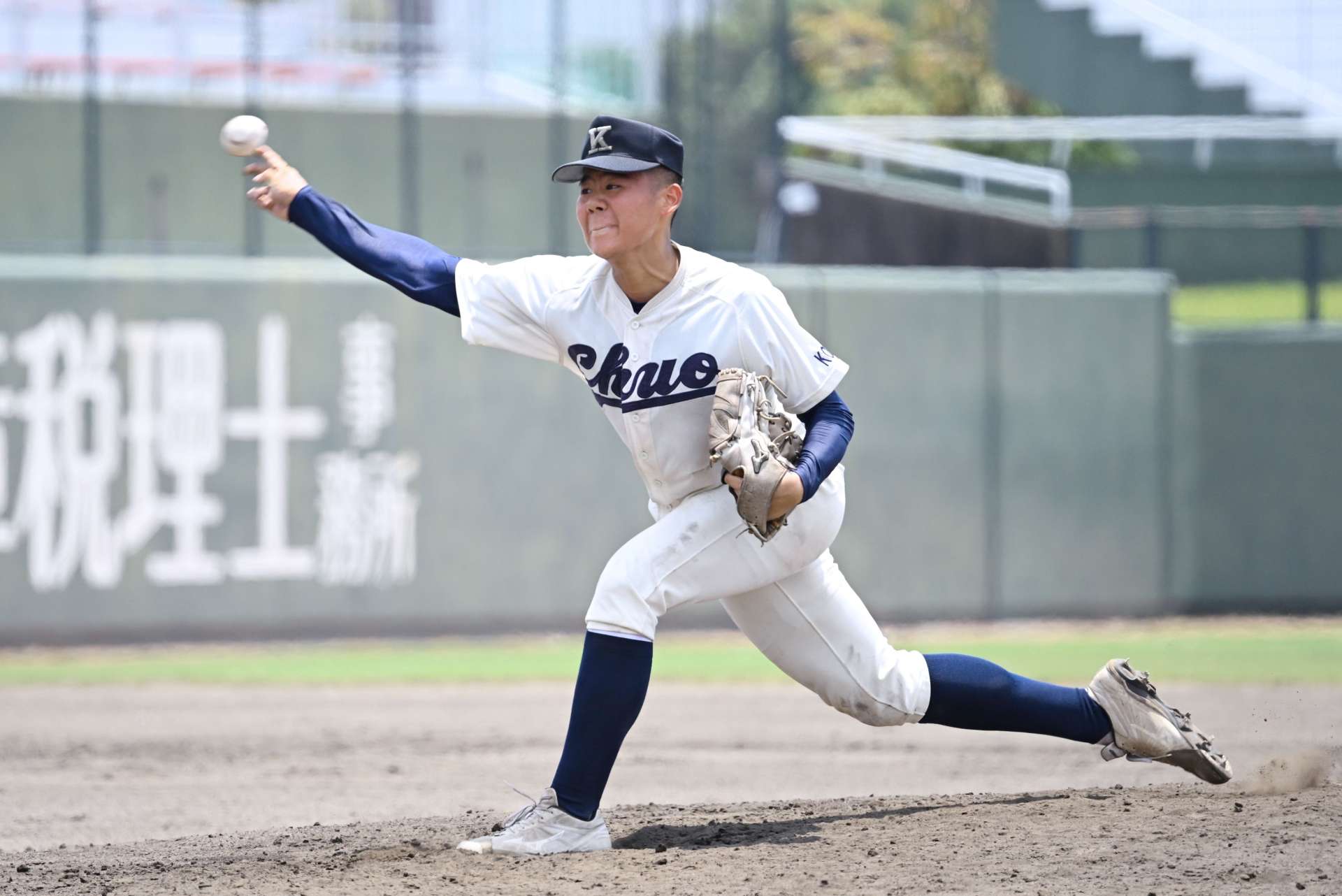 １失点で完投した国分中央の川瀬聖智＝鹿児島市の平和リース球場