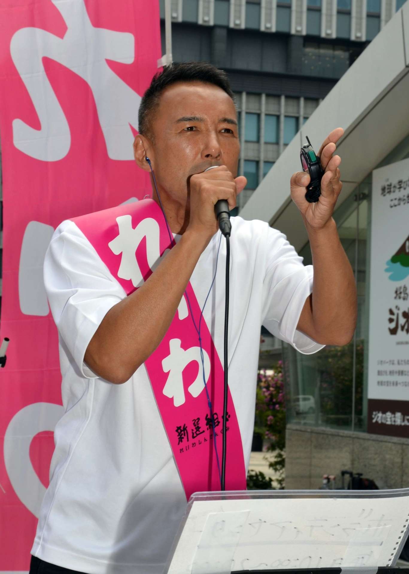 個人消費拡大のために消費税廃止を訴えるれいわ新選組の山本太郎代表＝８日、鹿児島市