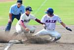 １回裏出水工２死二塁、二走外園が三盗を決める。三塁手・伊賀上＝平和リース