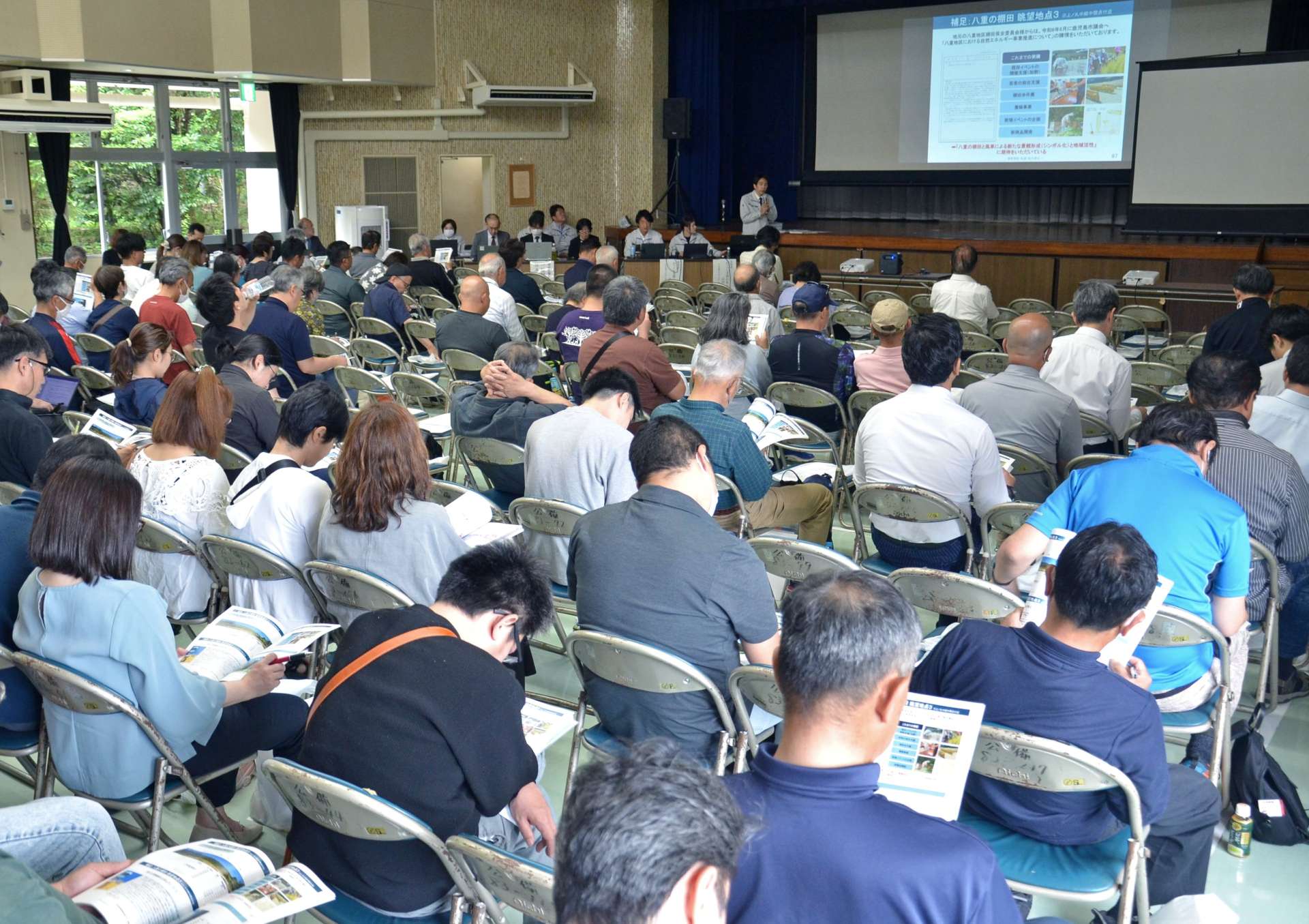 八重山周辺での風力発電計画に関する住民説明会＝６月、鹿児島市の郡山公民館