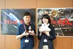 預金ＣＭを担当した鹿児島銀行の福元亮さん（左）と西小雪さん＝鹿児島市金生町の鹿児島銀行本店ビル