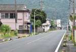 人通りの少ない内之浦地域の中心部＝肝付町南方