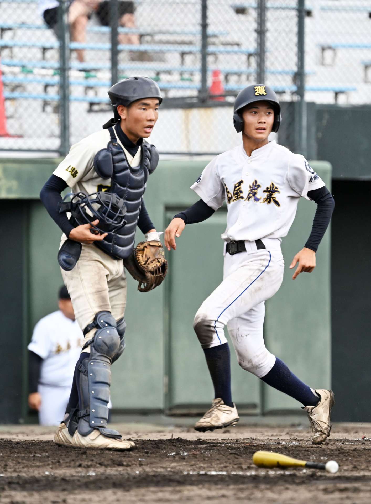 ７回裏鹿屋農１死一、三塁、出水の内野ゴロで三走小坂が生還する＝平和リース