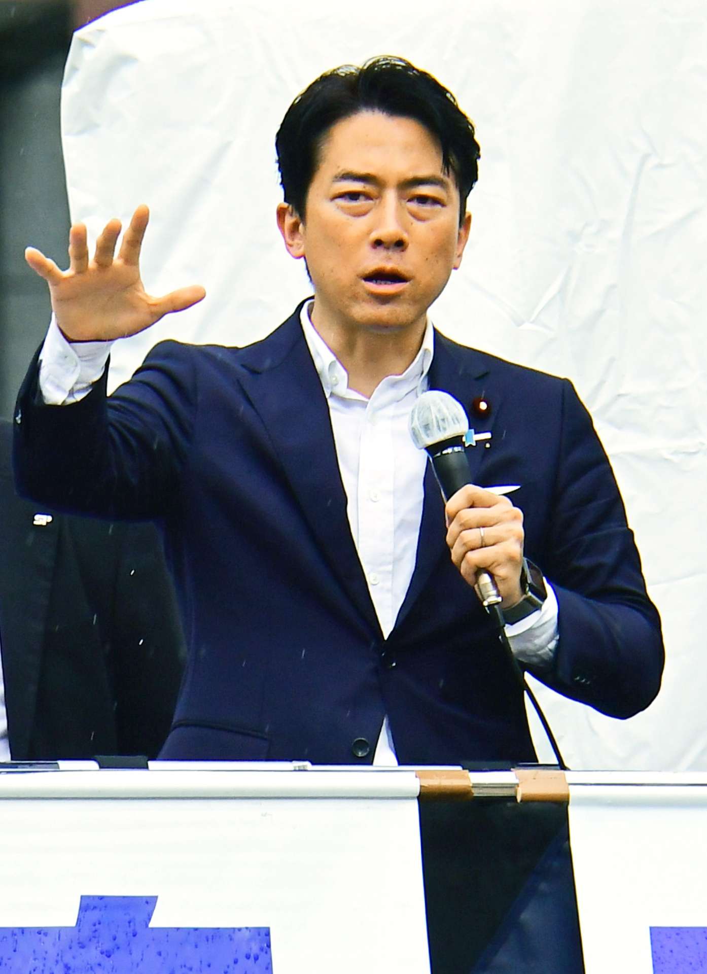 応援演説する小泉進次郎農相＝１３日、鹿児島市