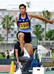 男子三段跳びを大会新記録で連覇した松下悠太郎（鹿信金）＝白波スタジアム
