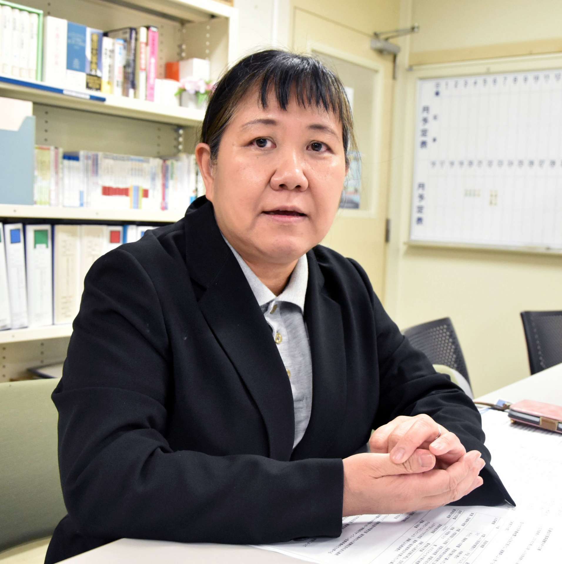 継続的な支援の重要性を訴える鹿児島大学医学部の日隈利香助教＝１５日、鹿児島市