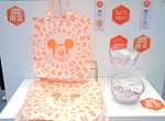 山形屋会場限定のグッズ＝１８日、鹿児島市の山形屋（ⓒＤｉｓｎｅｙ）