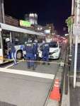 〈別アングル〉女性が意識不明の重体となった事故現場＝１８日午後１０時半すぎ、鹿児島市の天文館