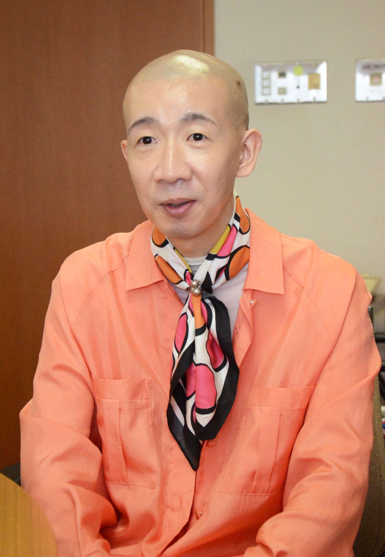 「面白い作品の一部になれたら」と語るひょうろく＝鹿児島市役所