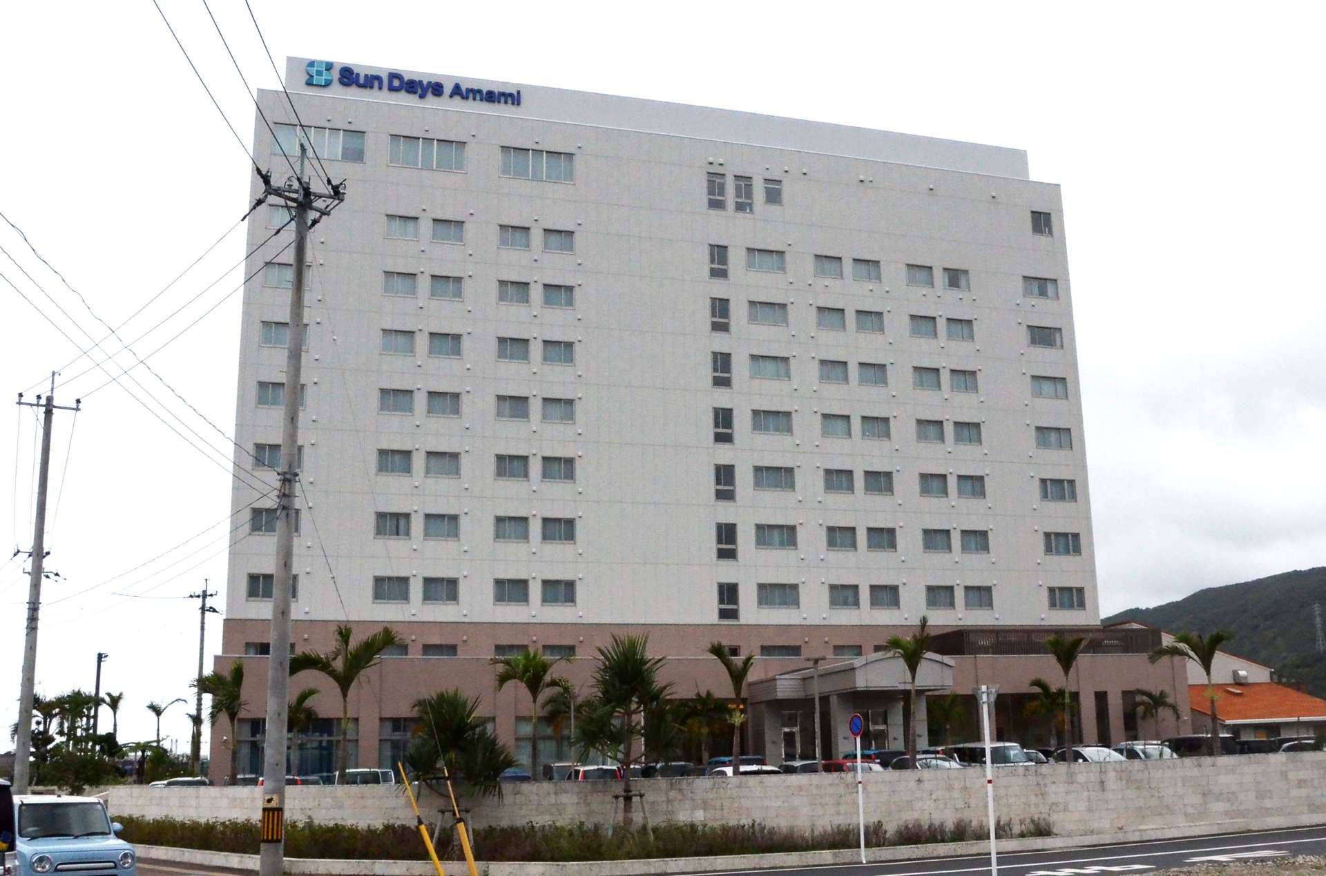 〈外観はシンプル〉じゃらんアワードで入賞したホテルサンデイズ奄美＝奄美市名瀬