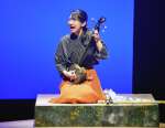 創作劇で三線を披露する伊集院高校の演劇部員＝２６日、香川県高松市のサンポートホール高松