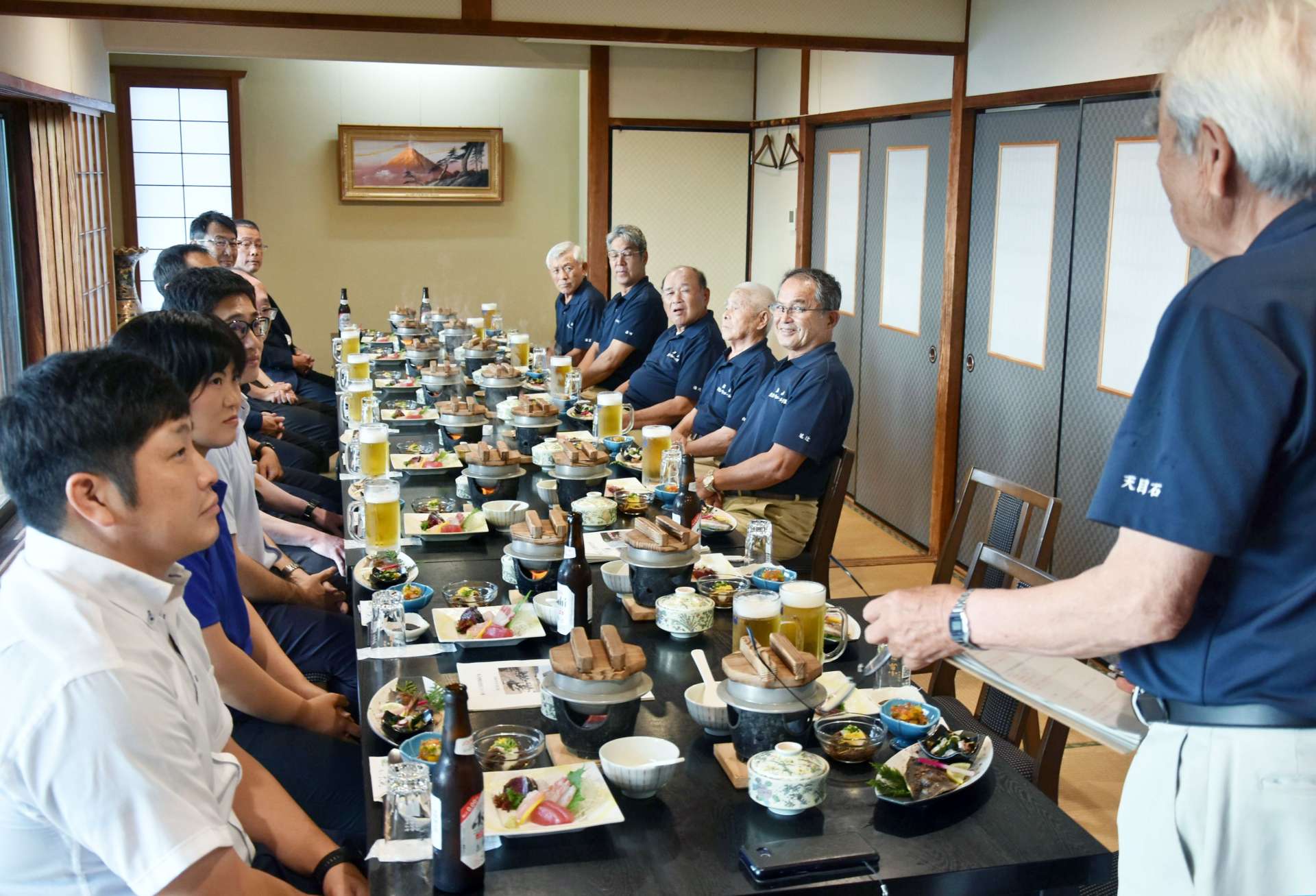 地域の安全を見守り、１５周年となる根占青パト隊の祝賀会＝南大隅町根占辺田の味の大砲