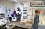 戦時中のさまざまな物が展示されている「戦時下の記憶」展＝姶良市歴史民俗資料館