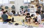 建物の２階に避難した児童ら＝３０日、肝付町の町内之浦総合支所