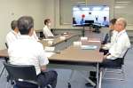 県警本部と阿久根署をリモートでつないで行われた捜査検討会＝１日、鹿児島市の県警本部