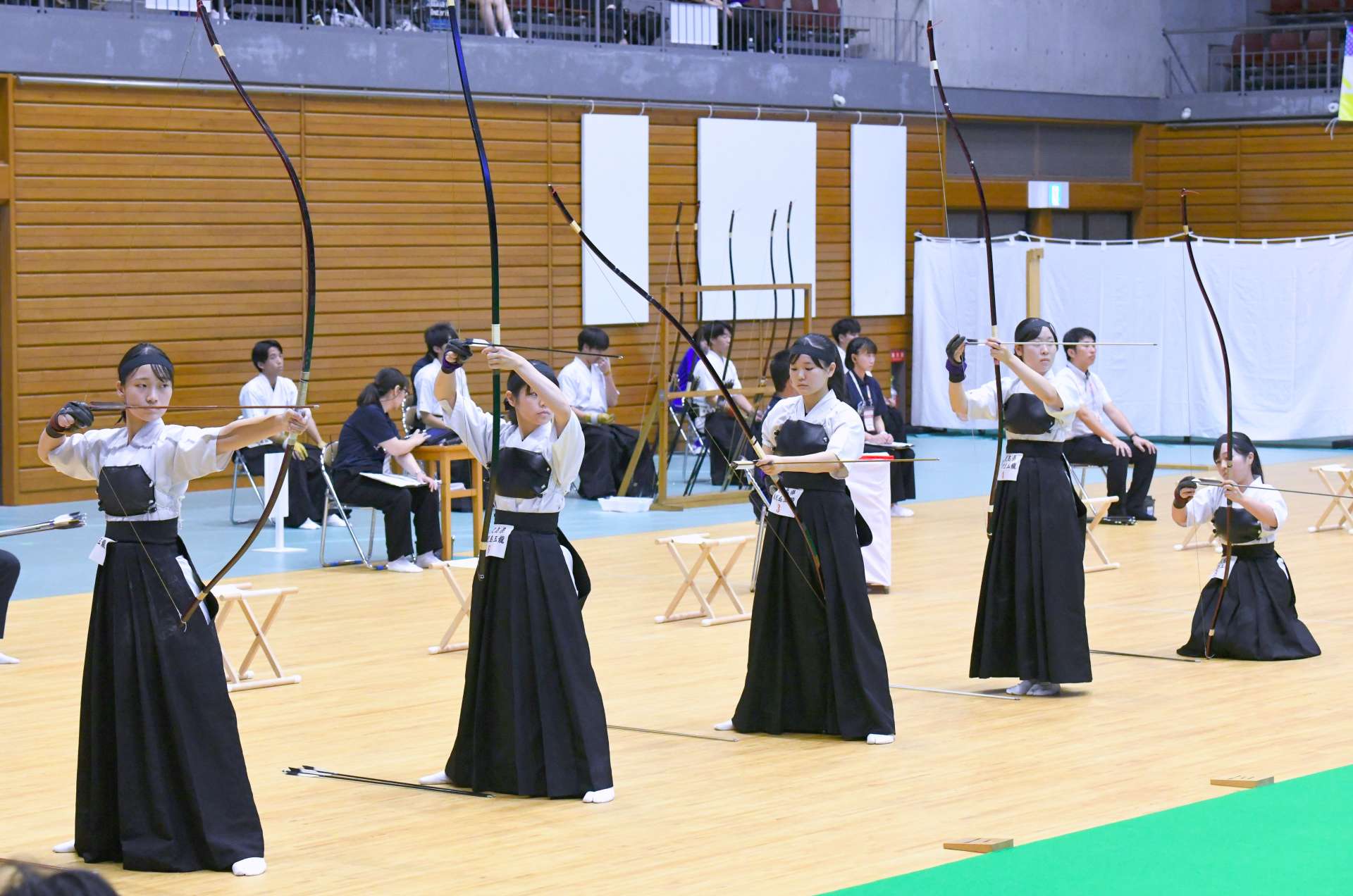 女子団体で１６強入りした鹿玉龍＝鳥取県立武道館