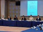 塩田康一鹿児島県知事（右）ら九州・沖縄の産学官トップが集った会合＝６日、鹿児島市の城山ホテル鹿児島