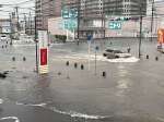 大雨で冠水した県道北永野田小浜線＝８日午前、霧島市国分中央５丁目