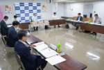 最低賃金の改定に向けた審議会の第３回専門部会＝８日、鹿児島市の鹿児島合同庁舎
