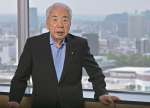 玉龍高校時代は陸上に熱中し、大学や一般も参加する大会で優勝したことがあると話す尾辻秀久さん＝７月、鹿児島市の南日本新聞会館