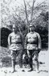 平壌歩兵第４４部隊に入隊した２０歳の大久保利成さん（左）。右は戦友＝１９４５年４月２６日