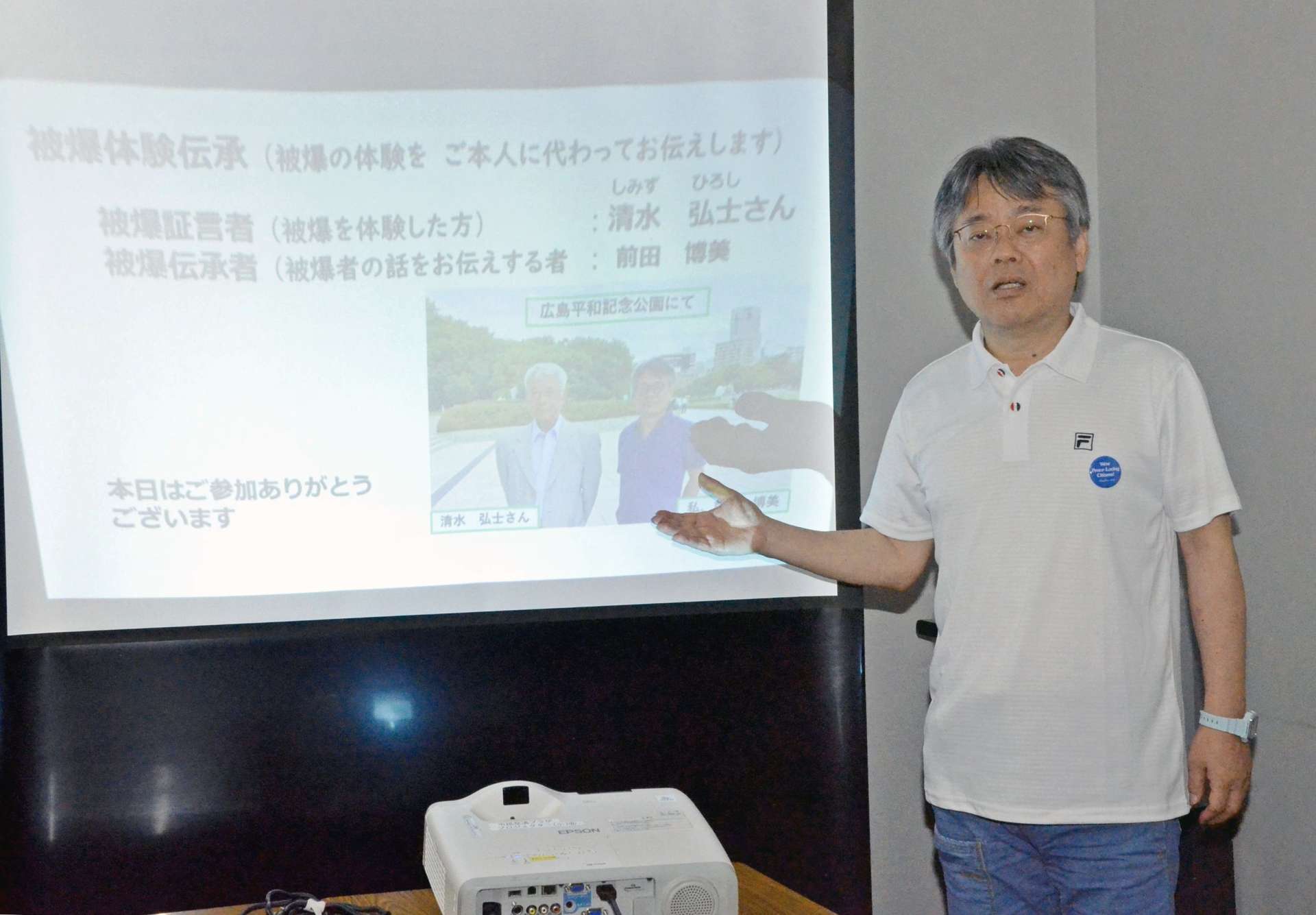 被爆体験の伝承者として話をする前田博美さん＝１日、広島市中区