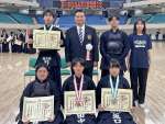 全国高校生銃剣道大会で入賞した選手ら＝日本武道館（鹿児島県銃剣道連盟提供）