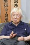 「一作一作、使命で作った」と語る中村晋也さん＝鹿児島市の中村晋也美術館